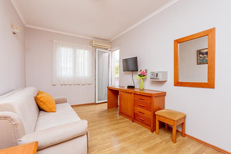 Perper Hotel Донья Ластва Екстер'єр фото