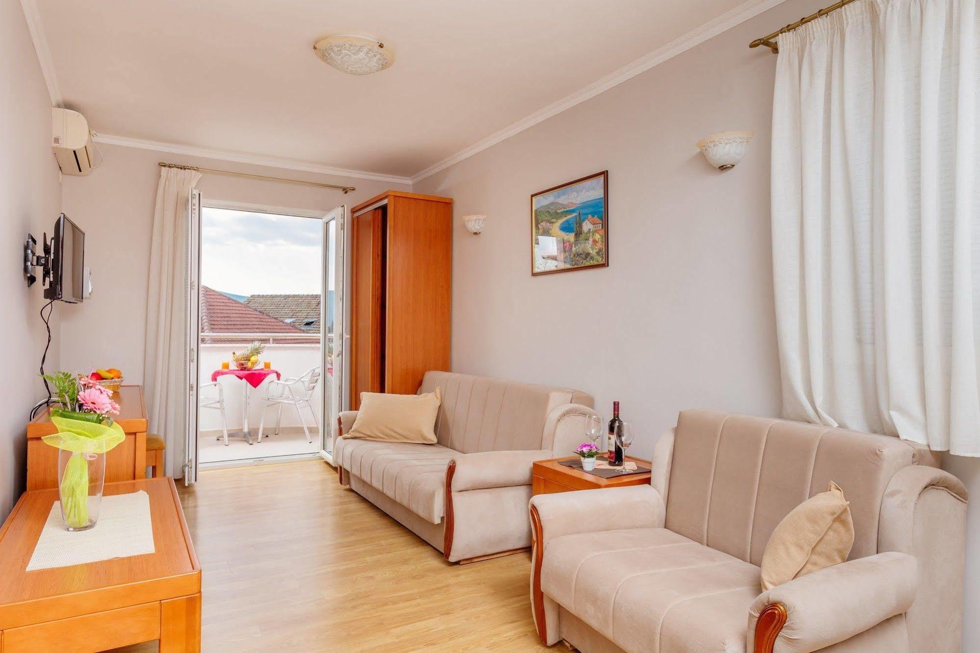 Perper Hotel Донья Ластва Екстер'єр фото