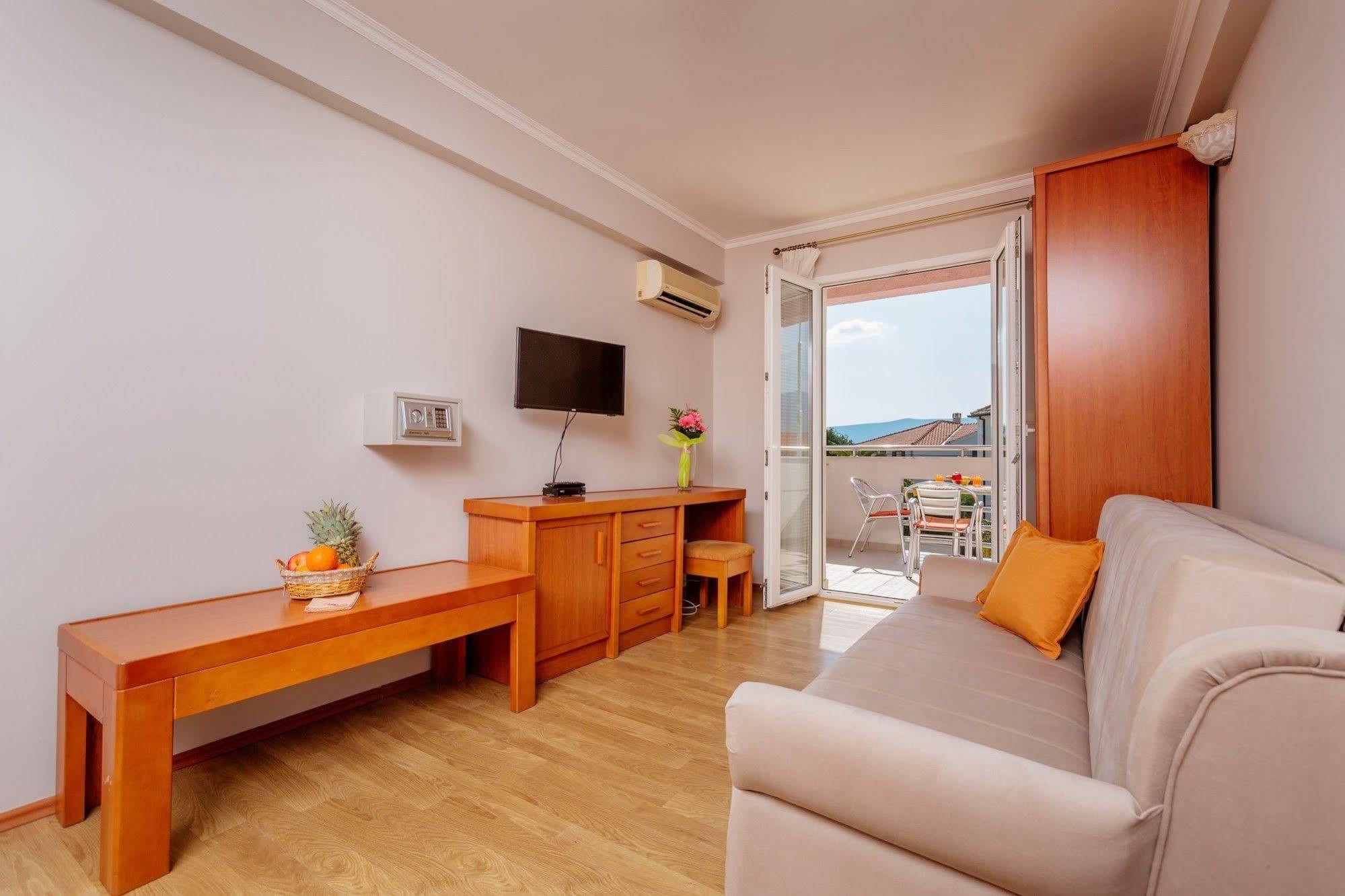 Perper Hotel Донья Ластва Екстер'єр фото