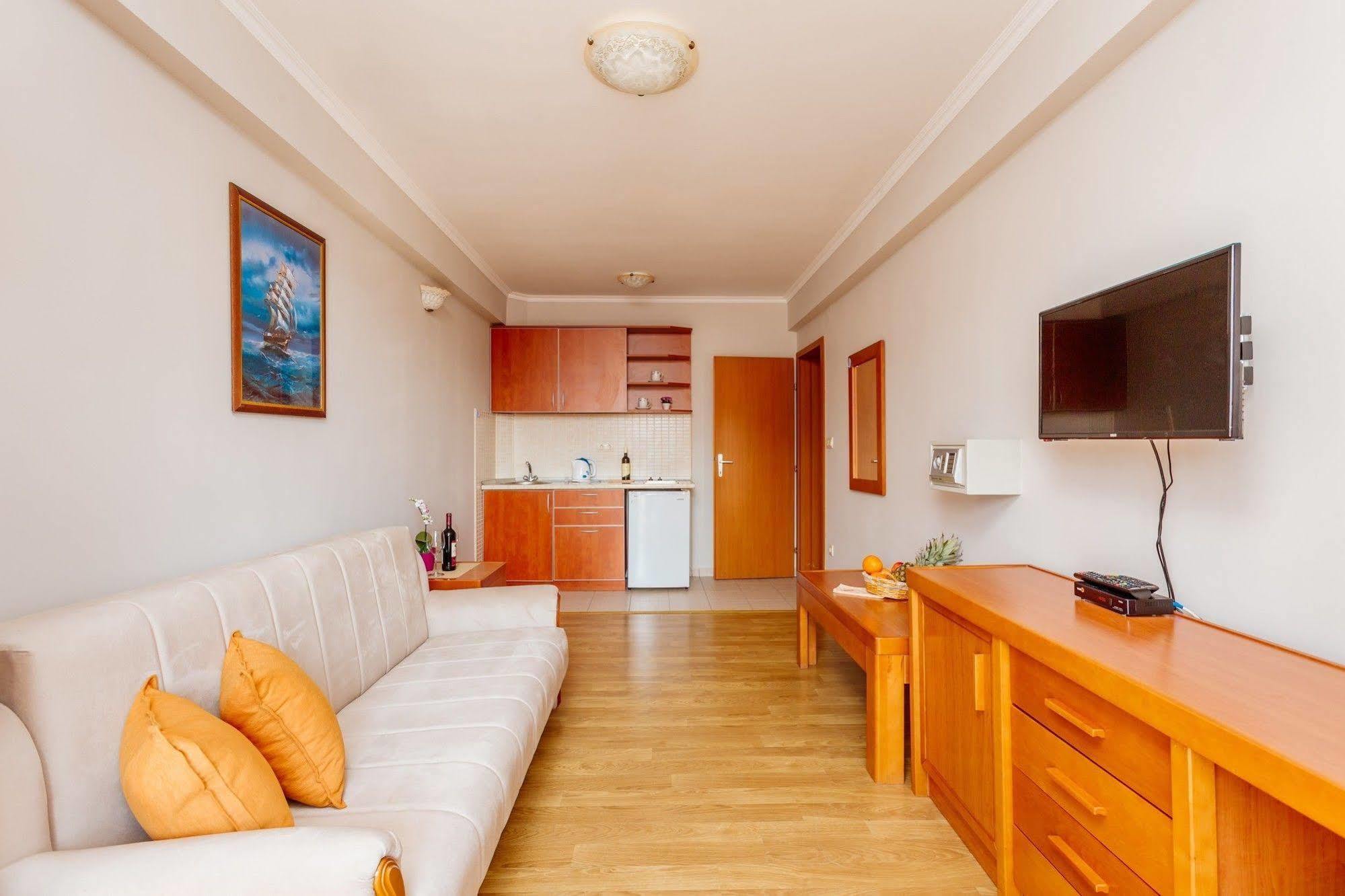 Perper Hotel Донья Ластва Екстер'єр фото
