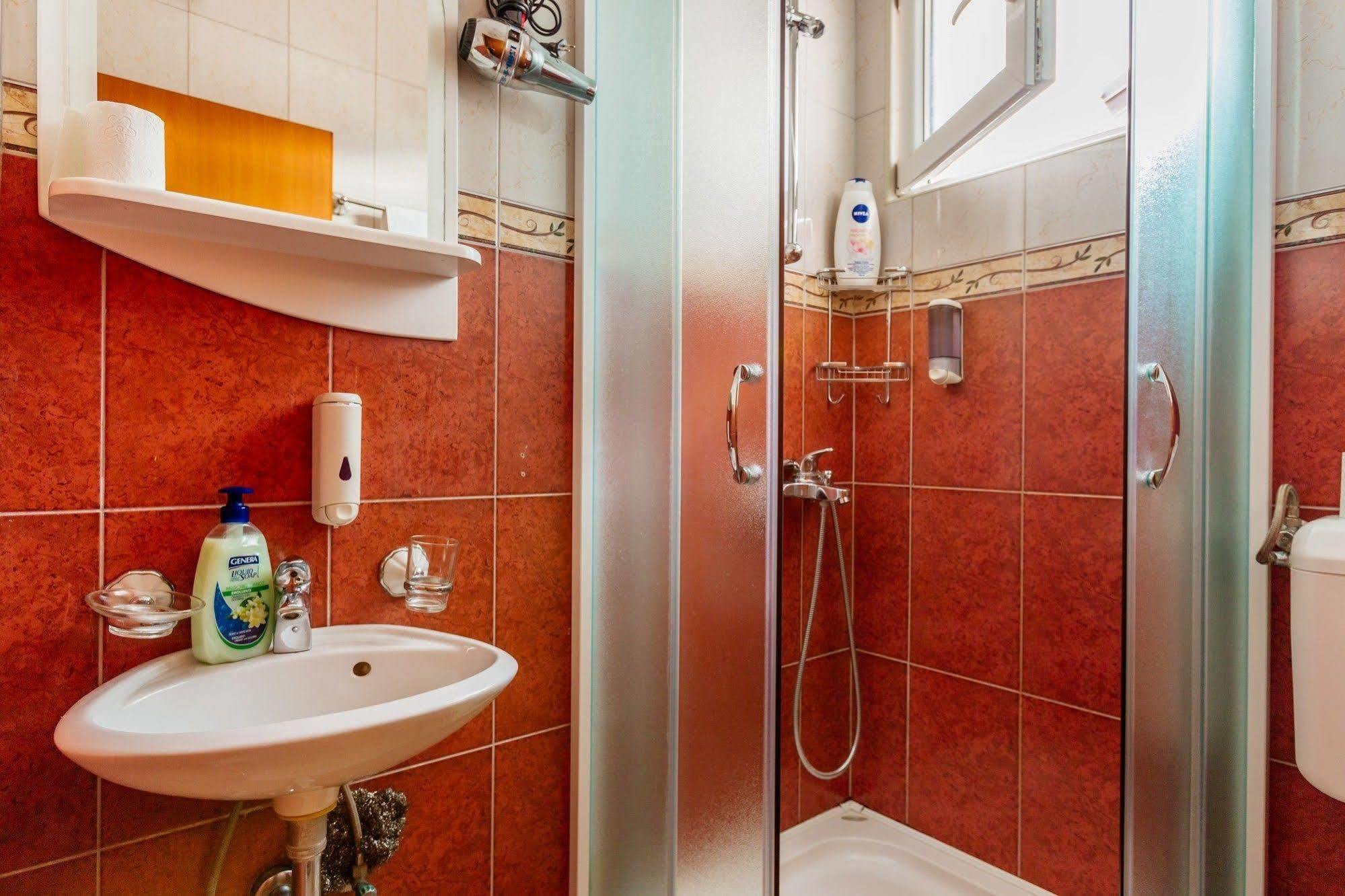 Perper Hotel Донья Ластва Екстер'єр фото