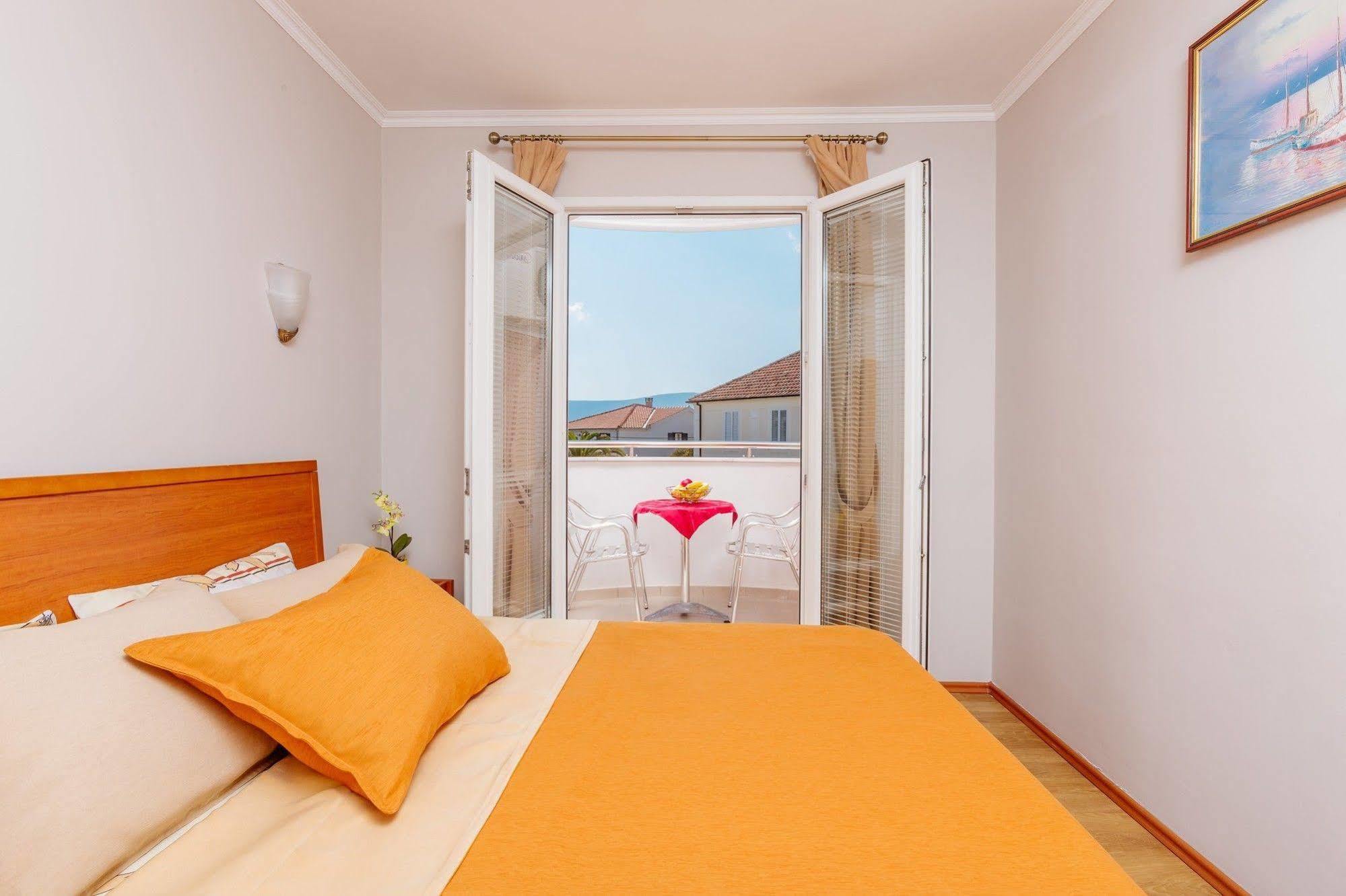 Perper Hotel Донья Ластва Екстер'єр фото