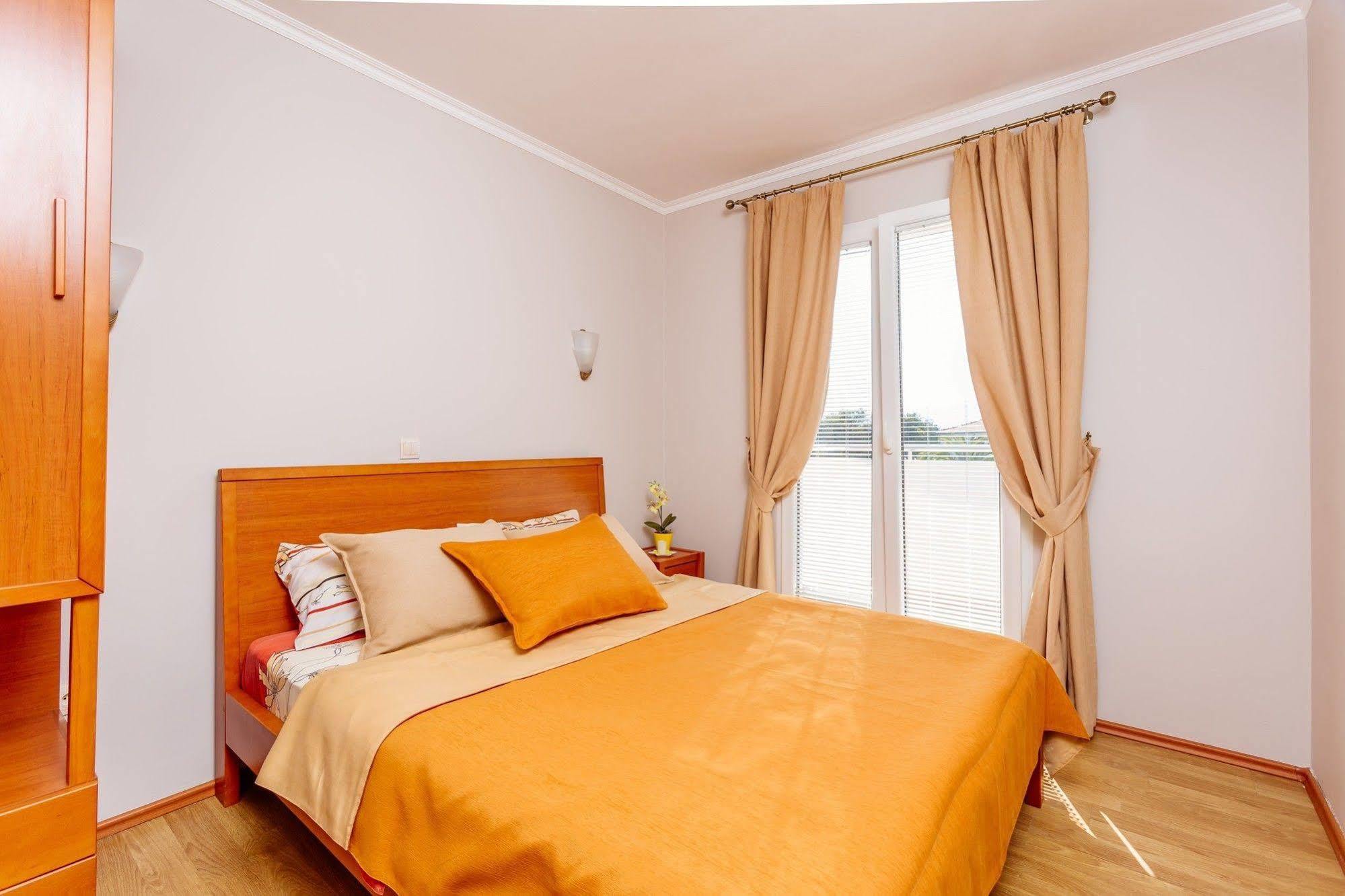 Perper Hotel Донья Ластва Екстер'єр фото