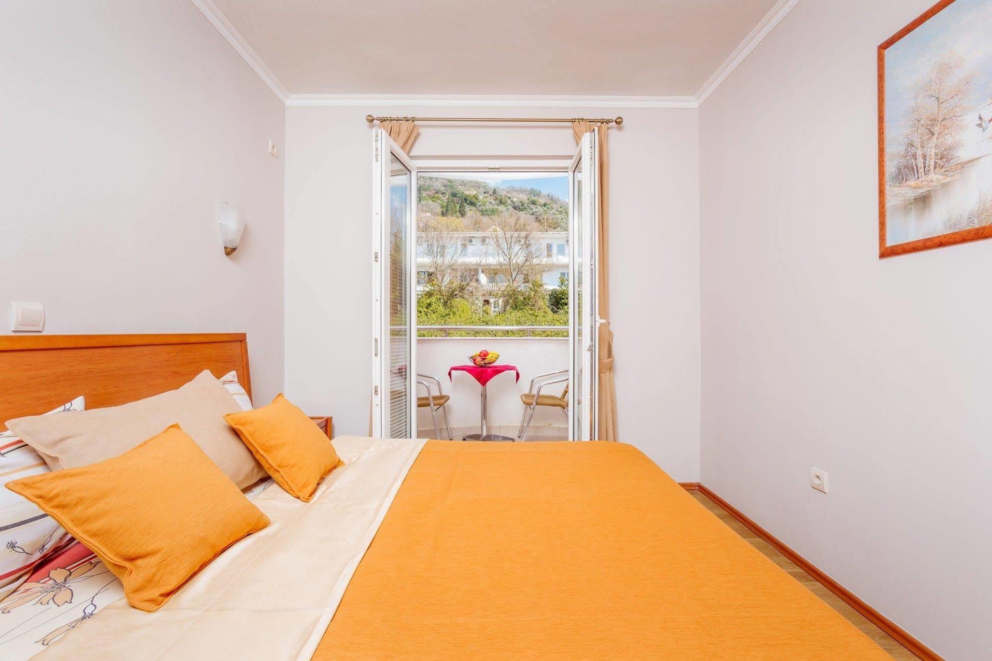 Perper Hotel Донья Ластва Екстер'єр фото