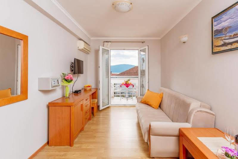 Perper Hotel Донья Ластва Екстер'єр фото
